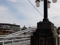 塩田川にかかる嬉野橋。