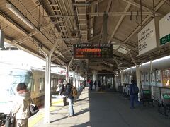 　８：５０発のＪＲ王寺駅から大和路快速に乗車、乗換駅の加茂へ。