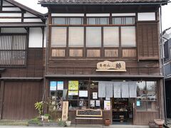 七日町通りを散策します。
糸屋さんです。
