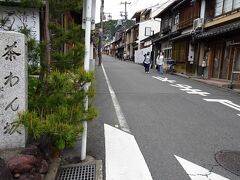 昼食終わらせ、JRで大阪から京都　まずは改修を終えた清水寺は桜抜きにでも行ってみようと向かいましょ。
烏丸口から206系統のバスで五条坂バス停で降りまた、歩きます。
清水新道(茶碗坂)をのんびりと上っていきました。まばらに開いているお店に寄りながら
