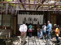 船橋屋本店
文化2年（1805）に天神社参道にて創業した船橋屋が人気を集め、その葛餅は亀戸餅とも呼ばれたとか。
