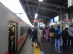 阪神本線「尼崎駅」で乗り換えます。