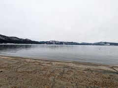 小岩井農場に行ったあと、車で約30分、田沢湖に行きました。
河口湖くらい大きい湖でしたが、特に何があるという感じではなかったです。