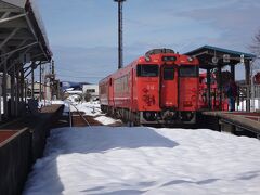 城端駅を堪能。
折り返し、高岡ゆき8338Dに乗ろう。