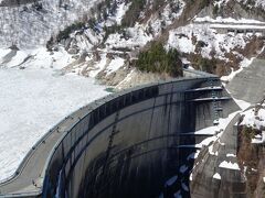 ９：５０　黒部ダム

２２０段の階段をふぅふぅ登って
最後はいつもの「見ないでバァ」をしましょ

手すりまで行って
景色をイメージして
「さんはい！」で目を開ける

わっ、わぁぁぁぁ～
何度見てもすごい迫力！

