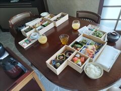 沖縄かりゆしリゾートEXES那覇
インルームで朝食