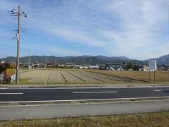 高宮駅で列車を乗り換え、多賀大社に向かいます。
車窓はのどかな田園風景。