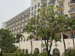 今日からアリビラに2連泊。
昔々、高島政伸さんのドラマ「ホテル」に出てきて以来、沖縄で泊まるならココと決めてました。
念願なかったり。