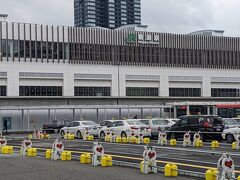 バスセンター付近の停留所からバスで新潟駅へ。
徒歩でも１０分そこそこで行けるのでしょうが、バス賃が100円だったので乗りました。