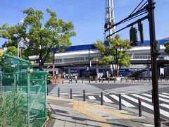 関内駅から横浜スタジアム方面へ。青が素敵です。