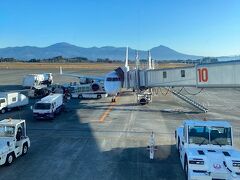 【鹿児島空港】

8：25到着。
これからリムジンバスで「市役所前」まで行きます。運賃は1300円。
リムジンバスの中でも睡魔がｚｚｚ