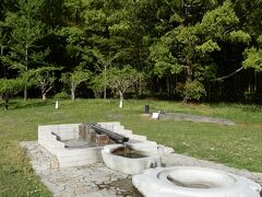 　　飛鳥資料館では飛鳥の歴史と文化がわかりやすく紹介されています
　　古代の歴史や万葉の世界を体感できますよ！

　　入館は16:00までなのでこの日は資料館には入れなかったけど
　　閉館は16:30なので、それまで庭園は見学可

　　
　　★謎の石造物「亀形石造物」(レプリカ)