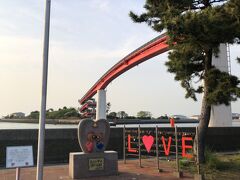 證誠寺を後にし、中の島大橋へ。
ここもＮＰＯ法人地域活性化支援センターが選定した観光スポット「恋人の聖地」の１つ。
