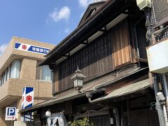 食後に石岡のレトロな建築を見て歩きます。

昭和7年の建築のお蕎麦屋さん
東京庵の創業は明治26年です。