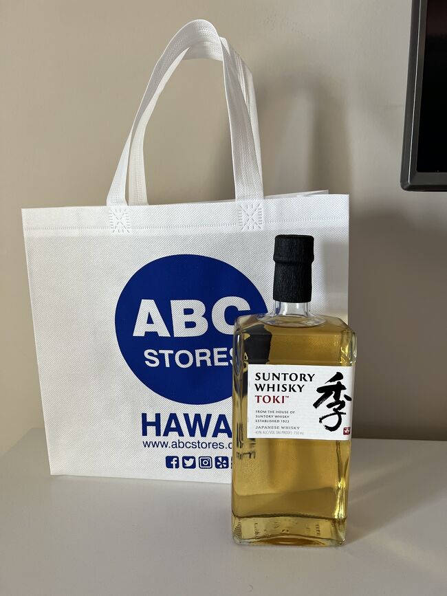 ロイヤルハワイアンセンター1階のABCに寄って、お土産のサントリーウイスキー『季』を購入。<br />これ、毎回買っています。