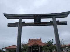 宮古島に移動して、まずは宮古神社へ。駐車場はすぐいっぱいになります。