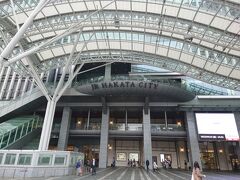 朝食を食べ終わった後に博多口の駅を撮りました。

博多駅の博多口って、すごく大きくて綺麗なんです
筑紫口とは大違い。