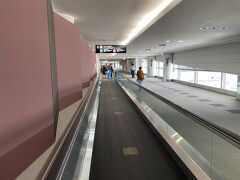 駐機ゲートは『5』でした。やっぱりちょっと遠かった。