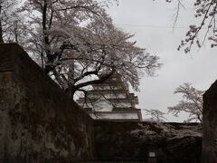 寒いので再びハイカラさんに乗って鶴ヶ城へ。