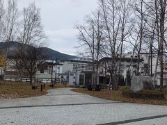 阿寒湖温泉の街の外れにやって来ました。街のあちこちから、湯気が上っていて温泉街の雰囲気満点です。