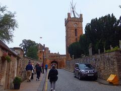 聖ミカエル教会 (St Michael's Parish Church)

塔の上にあったクラウンタワーは1821年に撤去され、1964年にアルミニウム製のクラウンが設置されました。