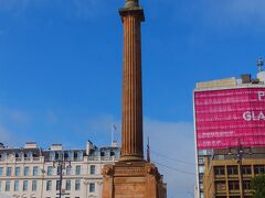 サー・ウォルタースコット像 (Sir Walter Scott Statue)

18世紀の国王ジョージ3世に由来するジョージスクエア(George Square)にあります。