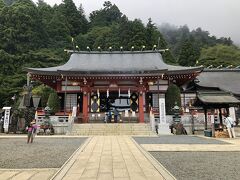 大山阿夫利神社下社の拝殿の前に到着しました。