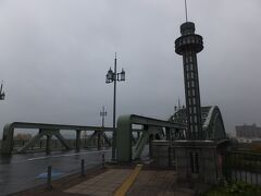 旭橋到着。
ここにも塔が立ってます。
