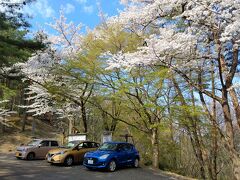 インフォメーションセンターの入り口から進入
道幅狭し、対向車が来ないことを祈りながら、2つ目の駐車場へ
14:38　ここの駐車場は3台程度