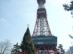 今朝も好いお天気で、札幌もすっかり春暖の日々です！～、

毎日、大通公園までぶらぶら散歩しながらですが「さっぽろＴＶ塔」もすっきりしてます。
そう言えば一度だけ上ったのは５０年以上も前のご無沙汰です。