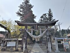 14:07　新宮熊野神社到着
駐車場は左手、観光トイレもあります