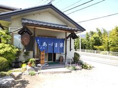 宿の夕食のために、昼食を早めに摂りたいのですが、、、、道路沿いにやっと見つけたお蕎麦屋さん。
人気店なのか、他に飲食店が無いからか、客が回転しても常に満席でした。