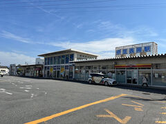 伊豆長岡駅（伊豆箱根鉄道駿豆線)
三島駅から８駅目で、構内には売店や駅蕎麦店もあります。ここを今回のスタート・ゴール地点に設定し、バスの乗り換えのために途中１回戻りました。バスロータリーには観光案内所もあります。