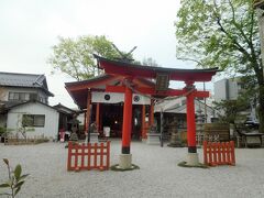 近くにあるのが今宮神社。
明治時代の神仏分離令により今宮坊と江戸時代は1つだったものが、分離されました。