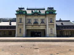 門司港駅に到着
駅舎が美しい…
国の重要文化財に指定されています。