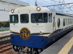 竹原から2駅、大久野島の玄関口の忠海駅。
乗っていった電車の15分後ろに、etSETOra(エトセトラ)が来た！