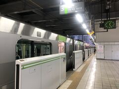 田町駅でJR山手線始発列車に乗り換えて。
