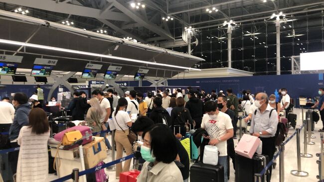 最後にまとめておきます。<br />・持ち物　<br />パスポート（コピーでも原本でも可）<br />帰国便のeチケット控え（印刷したもの）<br />費用900バーツ。<br /><br />・行き方<br />パタヤ中心地からはソンテウで簡単に行けます。ドルフィンサークルまで行き、ナクルア方面行きに乗り換える。<br />ナクルア市場で降りれば駐車場の奥にあります。<br /><br />・注意点<br />日曜及び祝日は休みです。<br /><br />陰性証明書には検体採取時間の記載がないので注意。<br />28日の23時のフライト予定ならば実質26日の日中にPCR検査を受ける必要が有りますが、「my SOS」で事前登録するには検体採取時間を00:01と入力する必要あり。<br />29日の0時以降のフライトの場合少なくともアプリの登録は出来ません。<br />実際に搭乗出来るかどうかは空港係員の判断によります。<br /><br />追加<br />スワンナプーム空港におけるタイ航空の日本行きの便はチェックインに長時間を要します。私は23時59分のフライトの3時間前に空港に到着しましたが出国出来たのは23時40分を過ぎてました。<br />成田、韓国仁川、大阪、名古屋の全ての便を一度に受付けています。