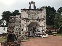 サンチャゴ砦城門跡
ポルトガル軍がマラッカ占領後造った砦で唯一取り壊しを免れた城門