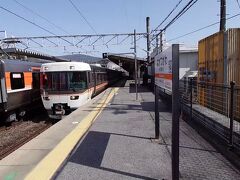 ★9：50
中京圏エリアの拠点駅、中津川に到着。ここで鉄道の旅はいったん終了。