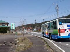 ★11:00
11時ごろにこのバスの目的地、加子母に到着。この後乗車するバスが出る地点は「加子母総合事務所」ですが、まだ時間があることから少し手前の「道の駅　加子母」近くのバス停「加子母福崎公園」で下車しました。