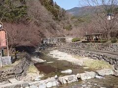 温泉街から少し上に行った場所にある、公園で少し一息。