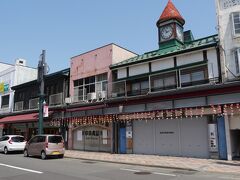 弘前の商店街にはレトロなお店が多く残ります。
この一戸時計店もとんがり時計台が印象的でした。

店主の方が亡くなり、現在は廃業しているようですが、この店を保存する活動がされているようです。