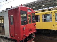 唐津線や筑肥線はこのような車体。
単線なので、唐津駅でかなり止まっている車両もありました