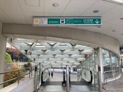 地下鉄の出入口（横浜市営グリーンライン）が大学の敷地内にあるのは、珍しいと思いました。