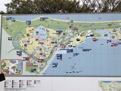 西戸崎駅から歩いてすぐに海の中道海浜公園の西口があります。

海の中道海浜公園
https://uminaka-park.jp/