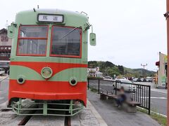 
日光駅前には、昔走っていた路面電車が展示されていました。
うちの子は電車が好きなので喜んでいました～