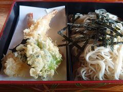 お昼はおそばにしました。
おいしい天ぷらでした。