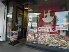 そろそろ海外の味に疲れてきて吸い込まれるように入ったラーメン屋さんSAMURAI BOWL。