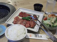 ２食付7,100円でした(大浴場もあり)
夕食は焼肉か寿司　焼肉はまあまあでした
この後、旧友山岳会で初夏の山歩きの打ち合わせをしていたら、長老NYさんが「(明日)三ツ峠にご一緒します！」